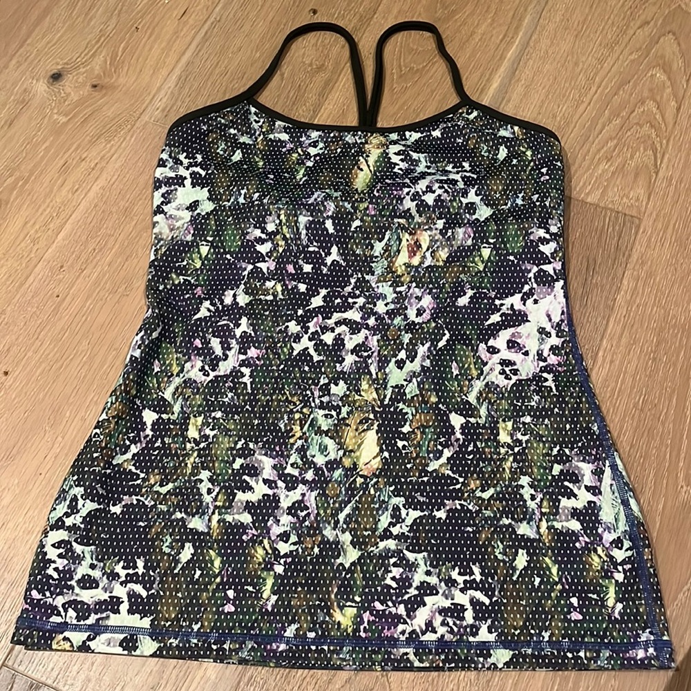 Authentic Lululemon tank top size 6/medium olive green/floral w/removable pads